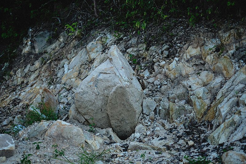 The geological Anticline formation (Roche à Sept Heures)